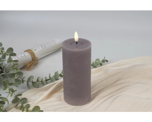 Dekorativní sloupová svíčka se simulovaným plamenem