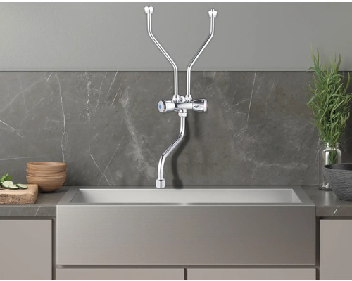 Kuchyňský dřez s vodovodní baterií pro e-shop Hornbach.