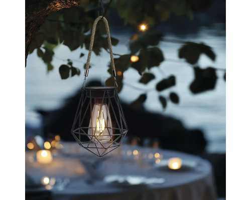 Dekorativní solární světlo s lanovým závěsem pro venkovní použití