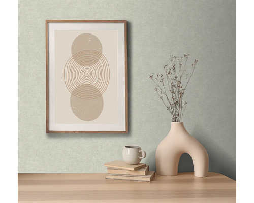 Dekorativní zátiší s rámem, vázou, šálkem a knihami