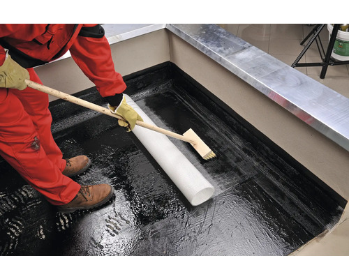 Zpracování tekutého plastu se skelnou tkaninou a plochým štětcem