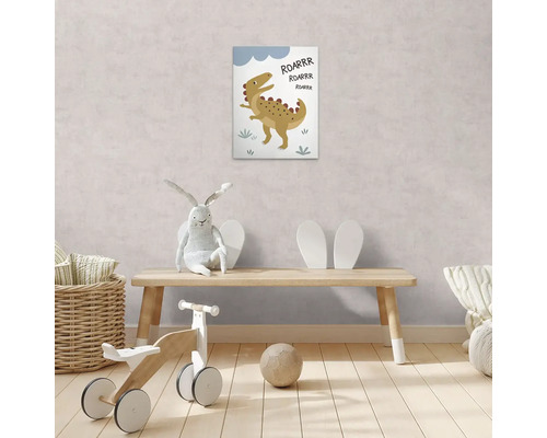 Dětský pokoj s obrázkem dinosaura, odrážedlem a hračkami