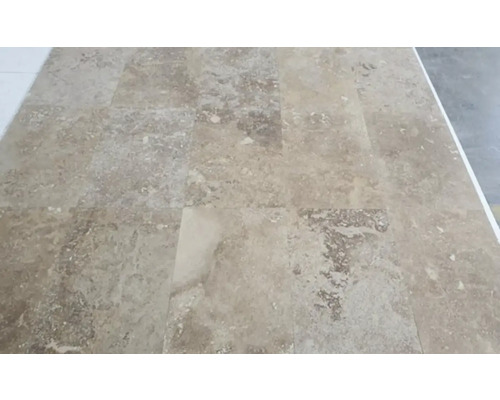 Podlahové dlaždice z travertinu