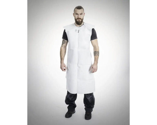 Muž má na sobě bílou svářečskou zástěru pro ochranu při svařování.