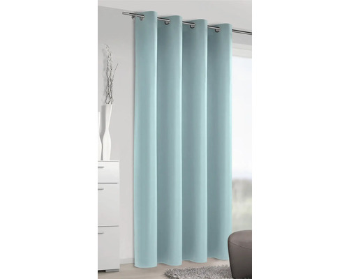 Světle modrý závěs se zavěšením na očka na záclonové tyči