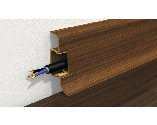 Dřevěná podlahová lišta s kabelovým kanálem