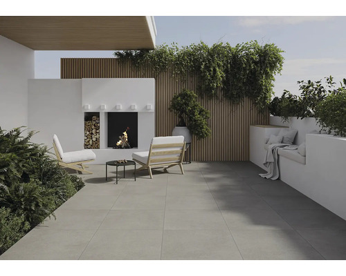 Terasa s posezením, krbem a rostlinami