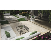 Terasa se zahradním nábytkem, kamennou dlažbou a dekorativními prvky