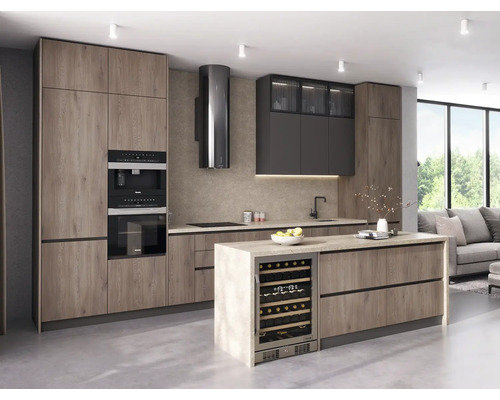 Moderní kuchyně s vestavnými spotřebiči, odsavačem par a vinotékou