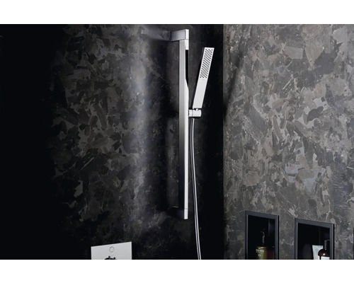 Sprchová hlavice s tyčí ve sprše