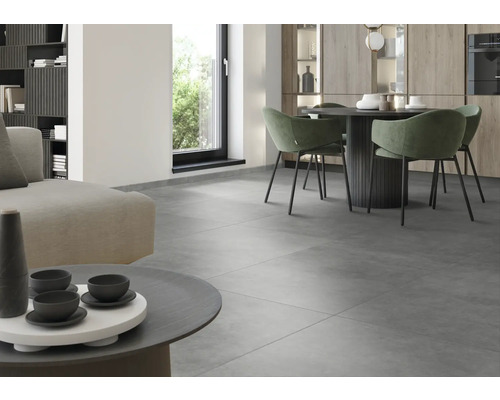 Světlý obývací pokoj s dlažbou, jídelním stolem a posezením