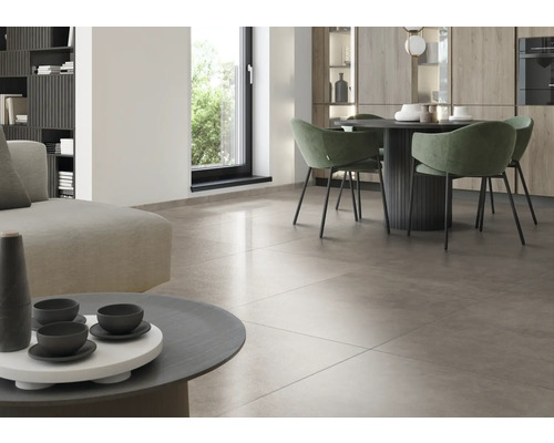 Moderní obývací pokoj s dlažbou, jídelním stolem a pohovkou