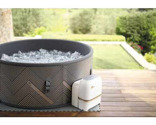 Nafukovací kulatá vířivka s příslušnou řídicí jednotkou venku.