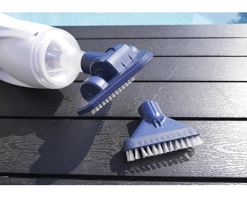 Bazénový vysavač s kartáčovým nástavcem pro čištění bazénů