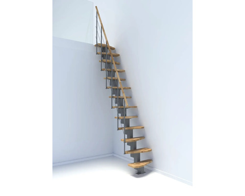 Prostorově úsporné schodiště z dřeva a kovu ve světlé místnosti