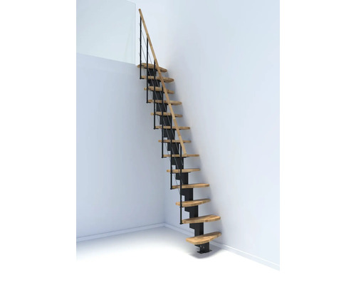 Prostorově úsporné schodiště s dřevěnými stupni a zábradlím