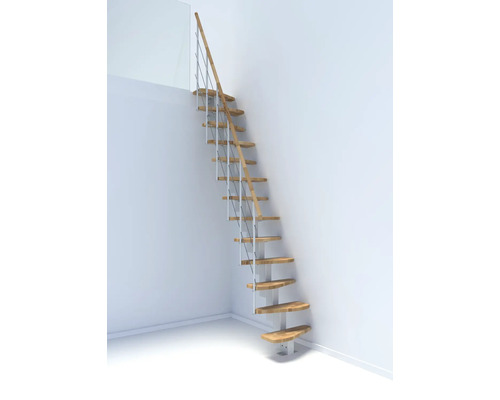 Prostorově úsporné schodiště z dřeva a kovu v obývacím pokoji