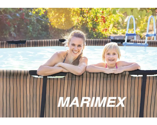 Matka a dcera v bazénu Marimex