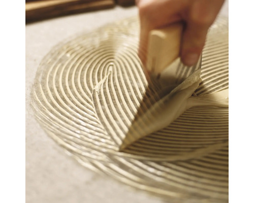 Nanášení lepidla špachtlí