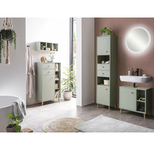 Koupelna s umyvadlem, zrcadlovou skříňkou, vysokou skříňkou a spodní skříňkou pro stylové zařízení