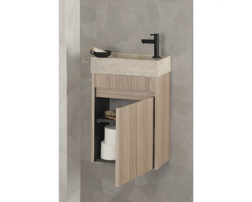 Umyvadlová sestava s otevřenou spodní skříňkou do koupelny.