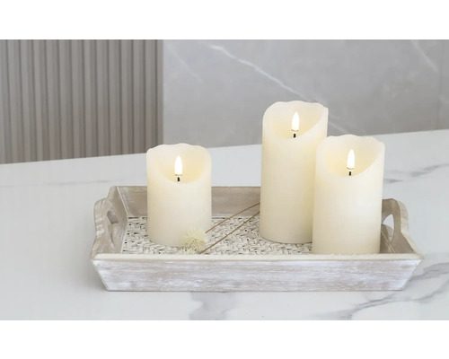 Dekorativní LED svíčky na dřevěném podnosu