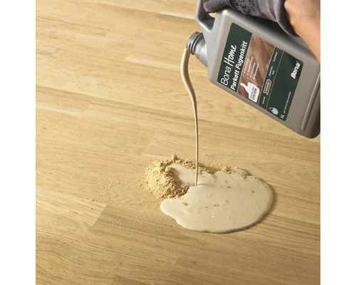 Aplikace tmelu na parkety Bona Home na dřevěnou podlahu