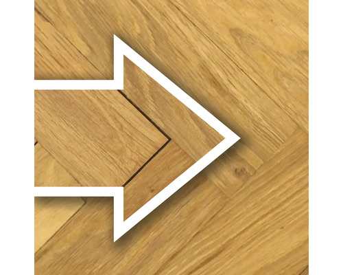 Symbol šipky na dřevěné podlaze