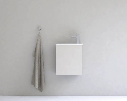 Závěsná skříňka pod umyvadlo s baterií a ručníkem