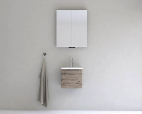 Koupelna se zrcadlovou skříňkou a skříňkou pod umyvadlo