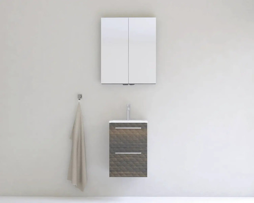 Koupelna s umyvadlovou skříňkou, umyvadlem, zrcadlovou skříňkou a držákem na ručníky