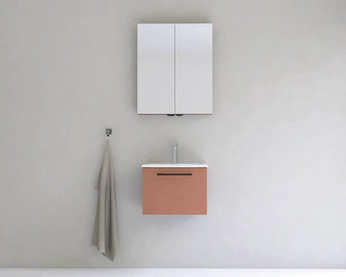 Koupelna s umyvadlem, umyvadlem a zrcadlovou skříňkou