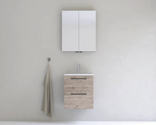 Koupelna s umyvadlovou skříňkou, umyvadlem, zrcadlovou skříňkou a držákem na ručníky