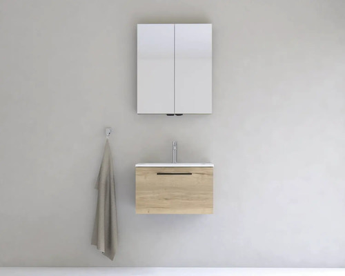 Koupelna s umyvadlovou skříňkou, umyvadlem a zrcadlovou skříňkou