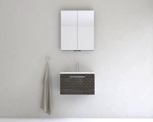 Koupelna s umyvadlovou skříňkou, zrcadlovou skříňkou a ručníkem