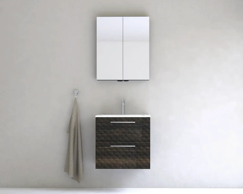 Koupelna s umyvadlovou skříňkou, umyvadlem, zrcadlovou skříňkou a ručníkem