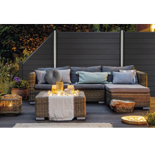 Terasa s posezením a zástěnou