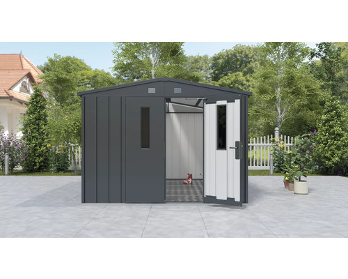 Zahradní domek s otevřenými dvoukřídlými dveřmi a okny