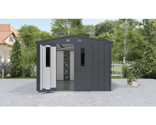 Kovový zahradní domek s dvoukřídlými dveřmi na zahradě