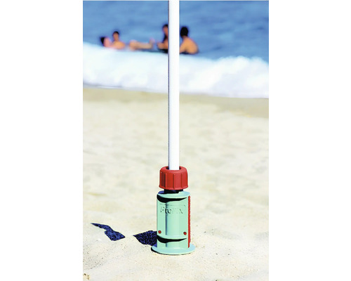 Držák plážového slunečníku pro upevnění slunečníku na pláži