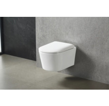 Závěsný záchod z keramiky v koupelně