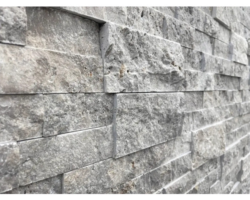 Stěna z obkladů z přírodního kamene