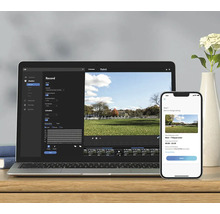 Notebook a chytrý telefon se sledovacím softwarem pro záznam videa