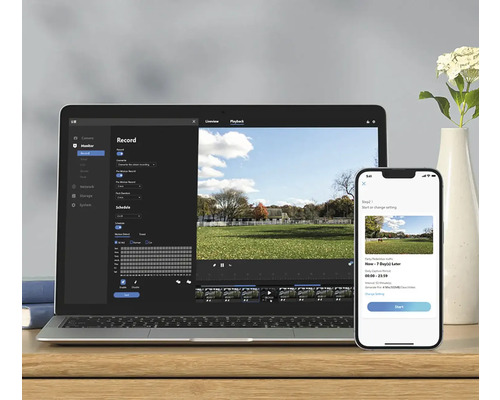 Notebook a chytrý telefon se sledovacím softwarem pro záznam videa
