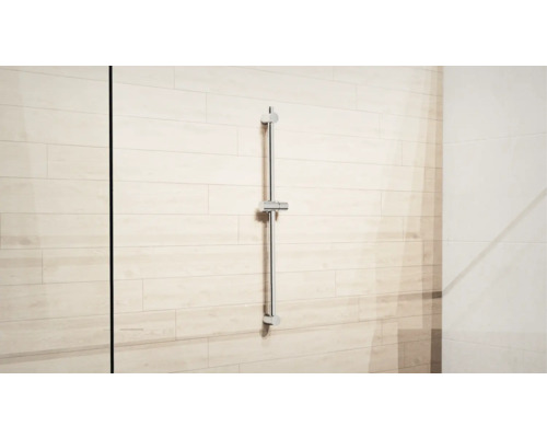 Sprchová tyč s nastavitelným držákem na obložené stěně