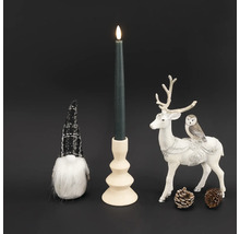 Dekorativní aranžmá se svíčkou, svícnem, figurkou trpaslíka a figurkou soba se sovou