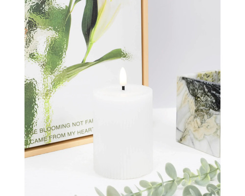 Dekorativní LED svíčka s efektem plamene