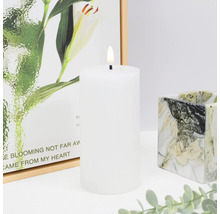 Dekorativní bílá LED svíčka s klamavě skutečným plamenem