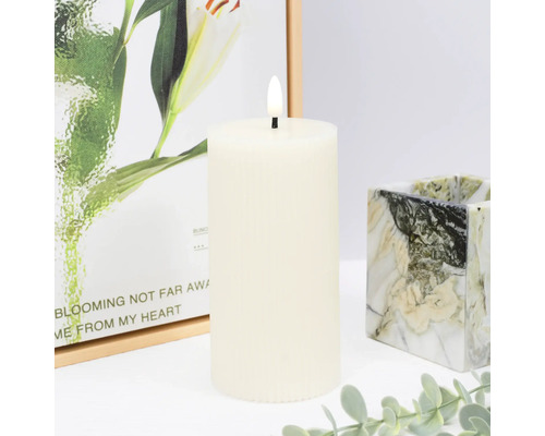 Dekorativní sloupová svíčka s plamenným efektem a příslušenstvím