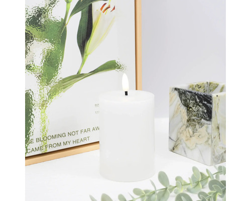 Dekorativní sloupová svíčka s LED plamenem